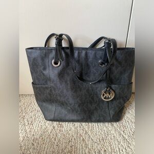 Michael Kors Jet Set Zip Tote